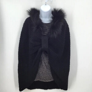 Tempo Paris Women’s Cape with Faux Fur